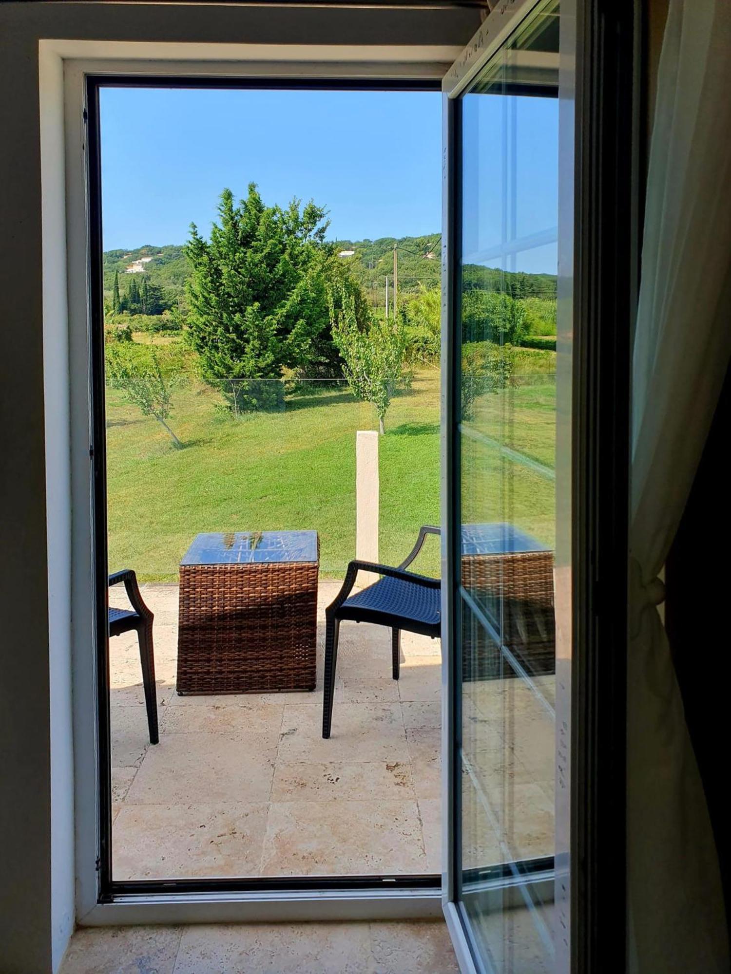 Chambre Cosy Avec Terrasse Sur La Colline Boisee, Parking Prive, Jardin, Calme, Climatisation, 10 Mn Pont Du Gard Num7 Rochefort-du-Gard Extérieur photo